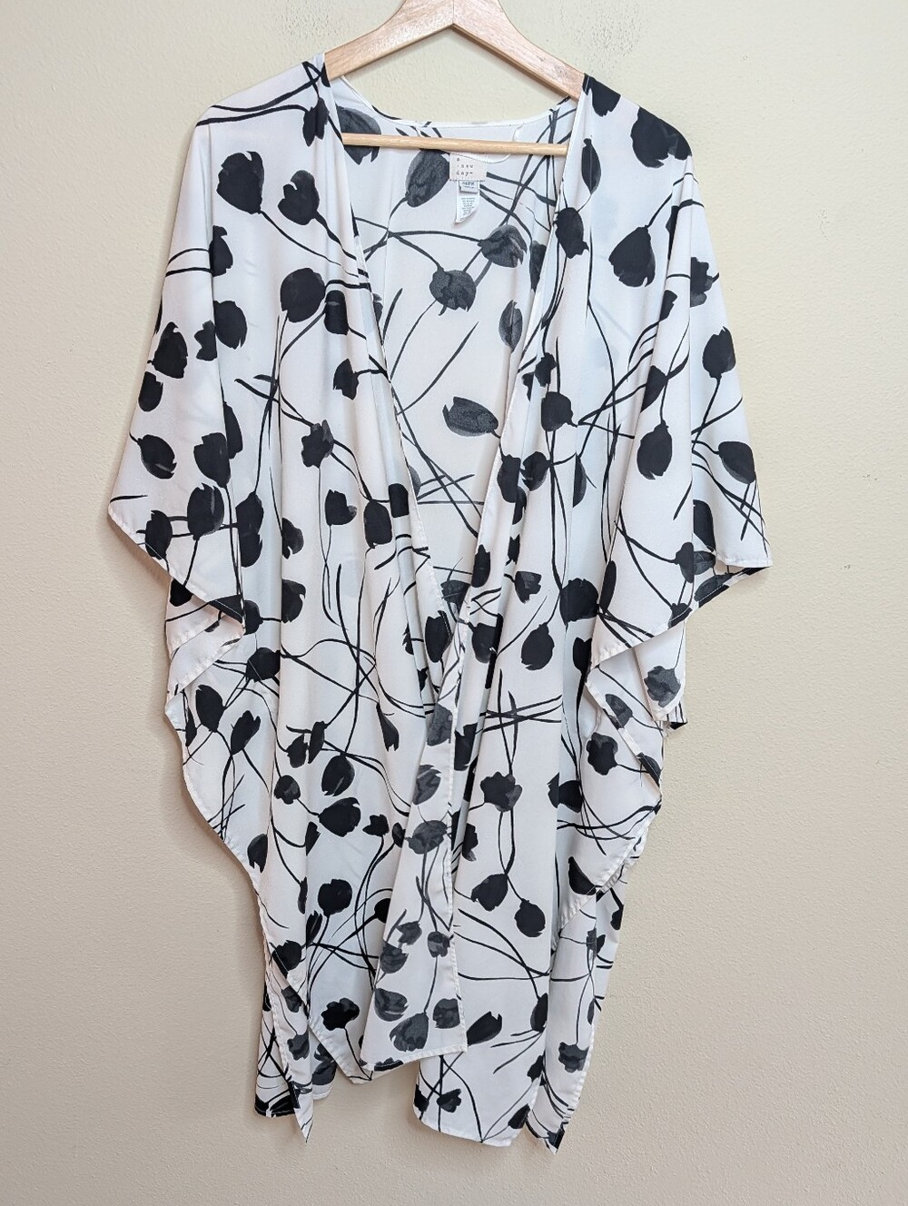 A New Day Black White Tulip Print Kimono Cardigan OSFM